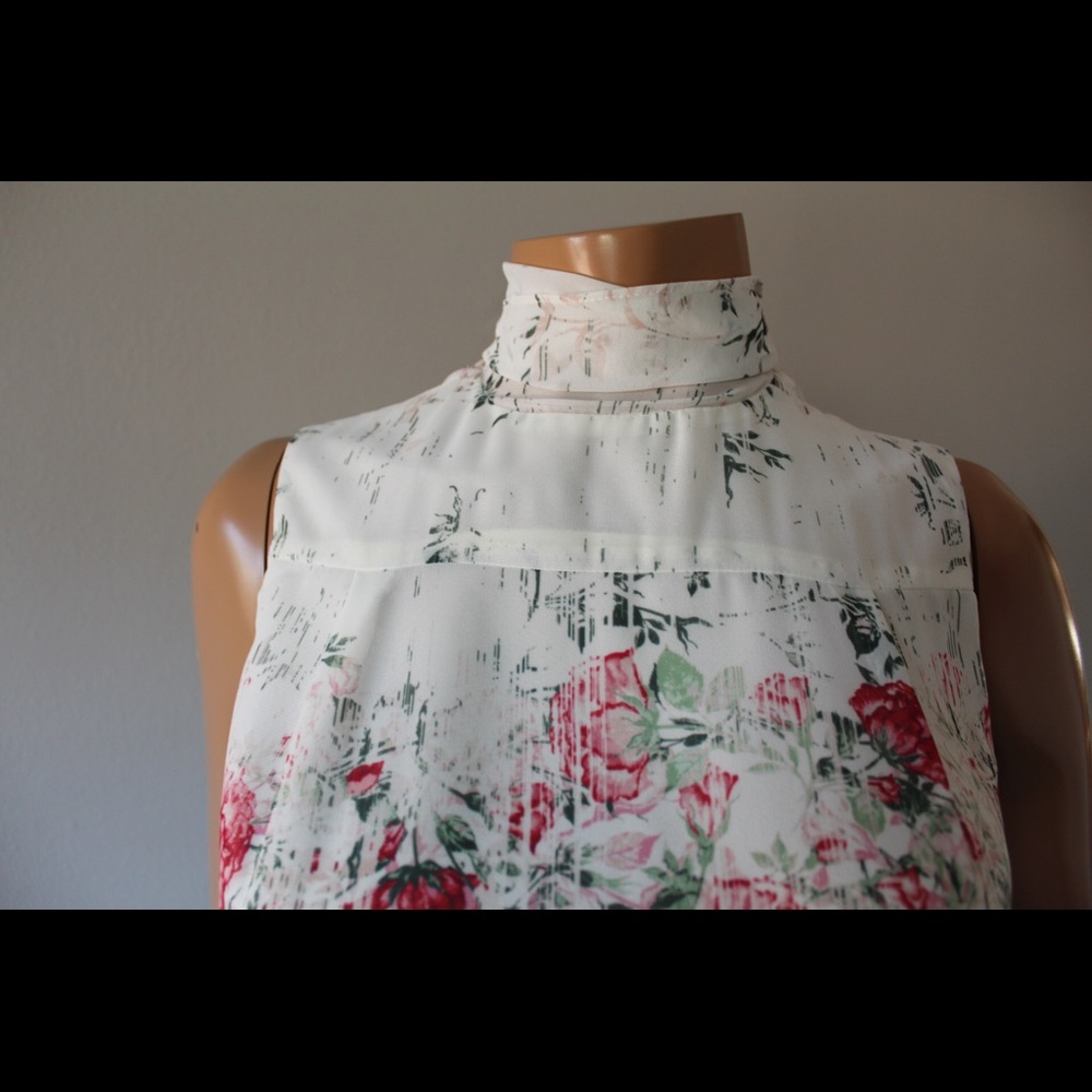 ❗️🆕❗️MARCHESA ROSE NWT Sleeveless Blouse Necktie